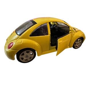 Maisto Special Edition 1:25 Die Cast Volkswagen Beetle, Yellow